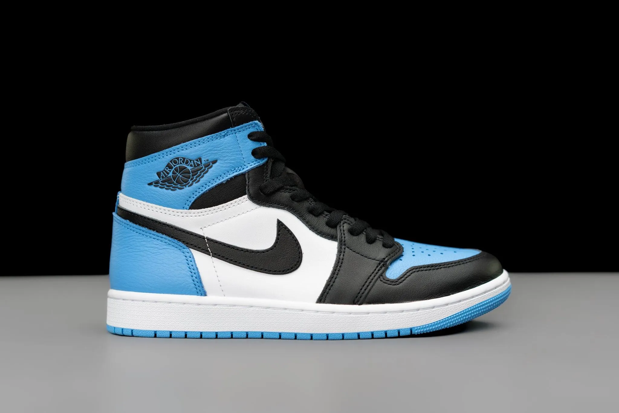 Air Jordan 1 Retro High OG UNC Toe