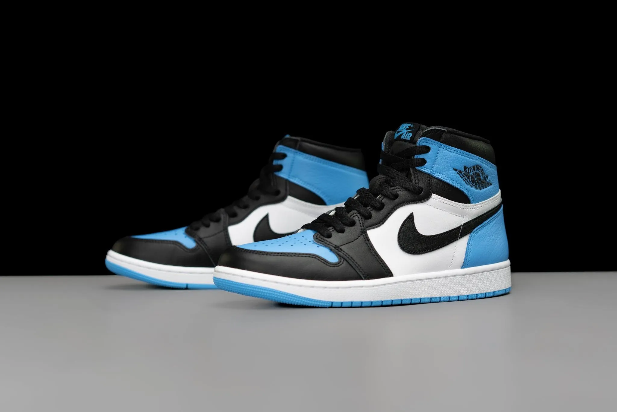 Air Jordan 1 Retro High OG UNC Toe