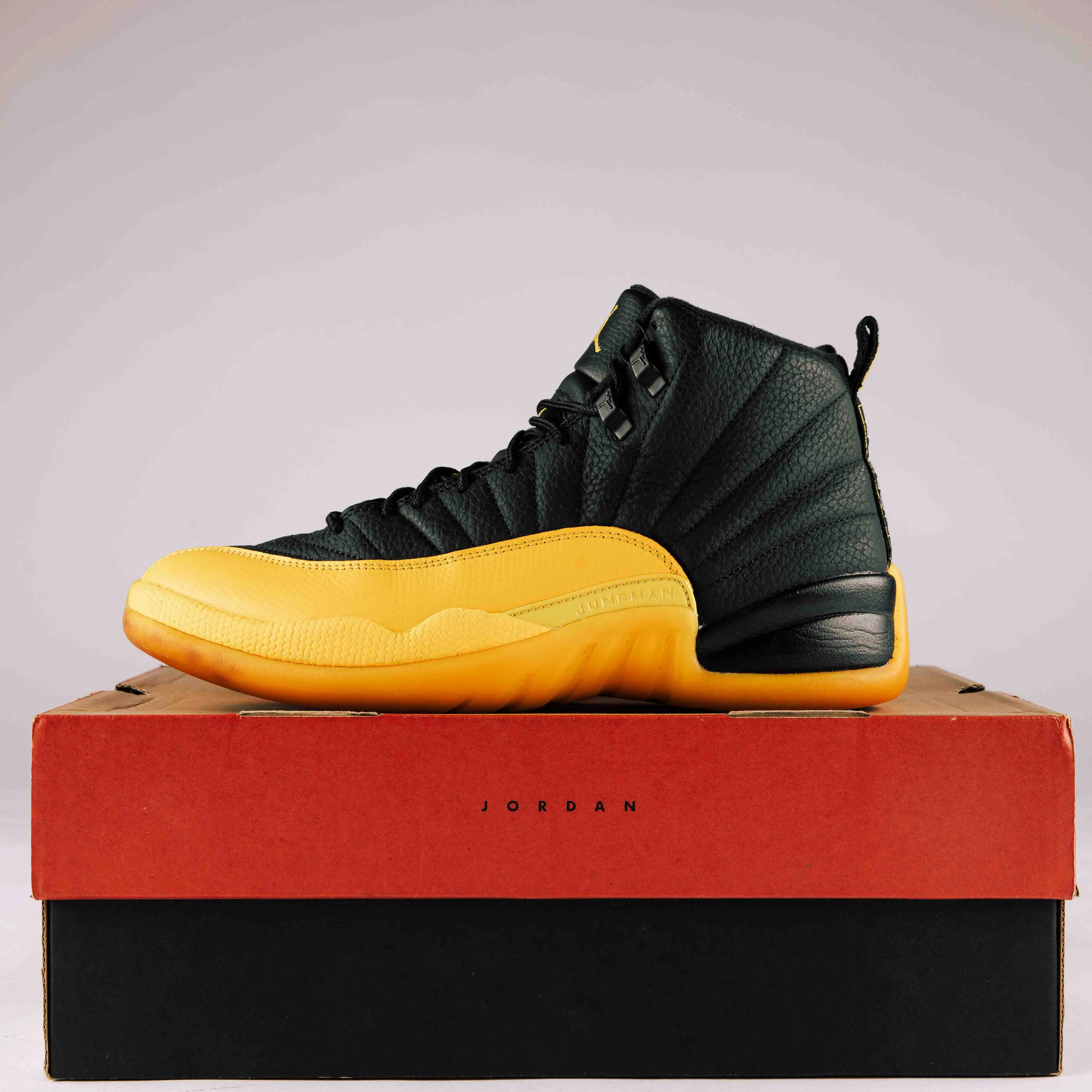 Jordan 12 Retro Black University Gold - Used - 0003