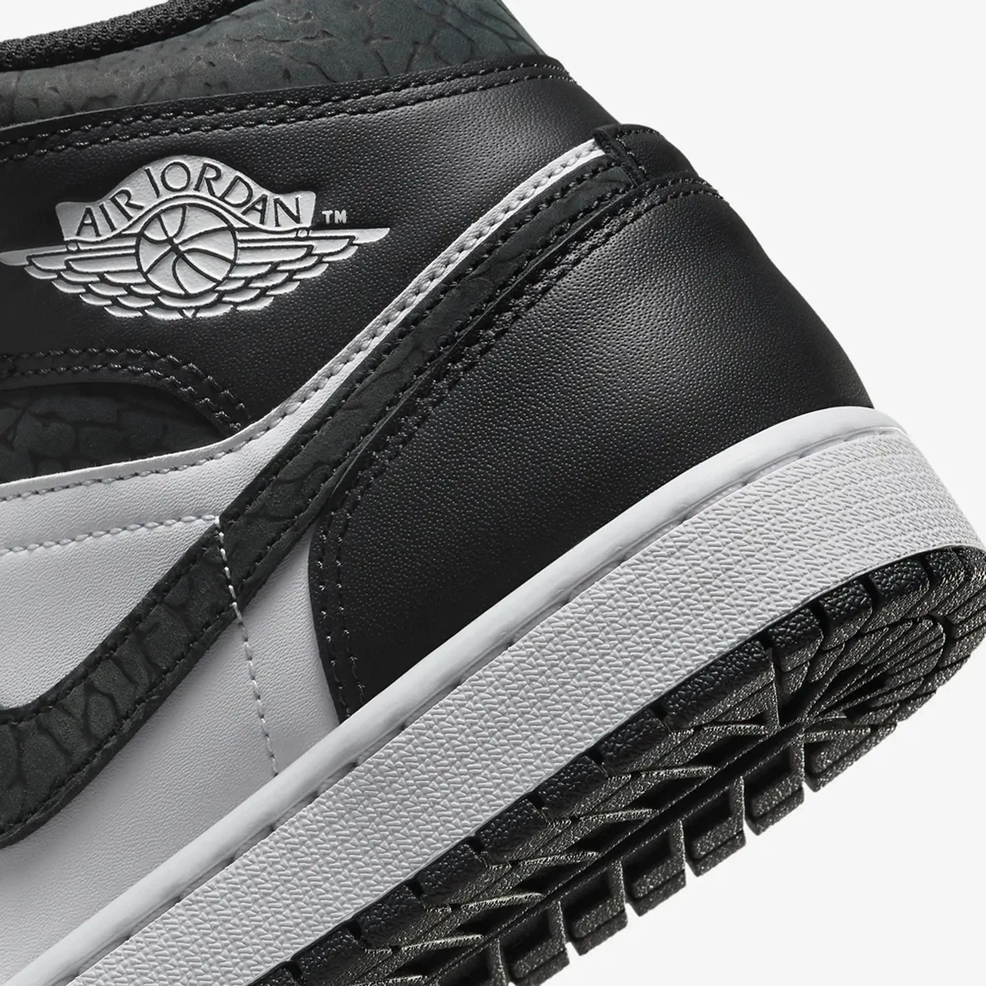 Jordan | AIR JORDAN 1 MID SE  { OFF NOIR/BLACK-WHITE-BLACK