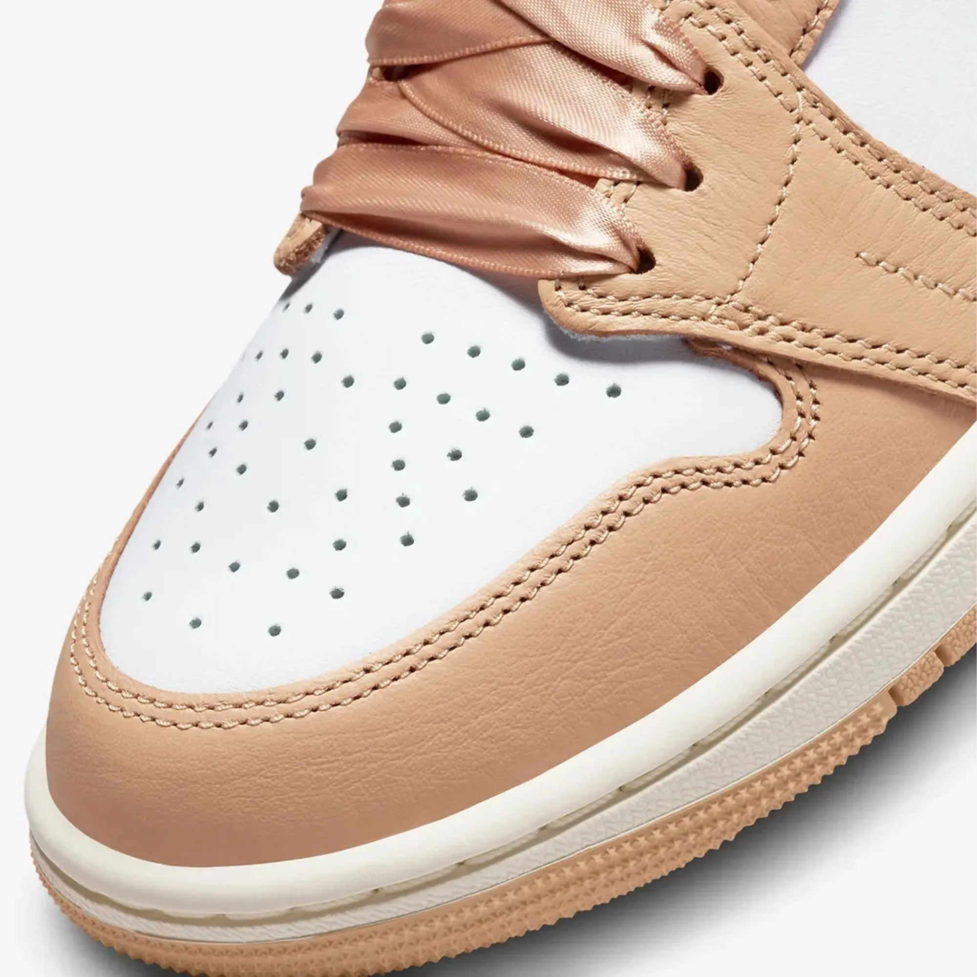 Jordan | WMN'S AIR JORDAN 1 RETRO HIGH OG  { PRALINE/WHITE-SAIL