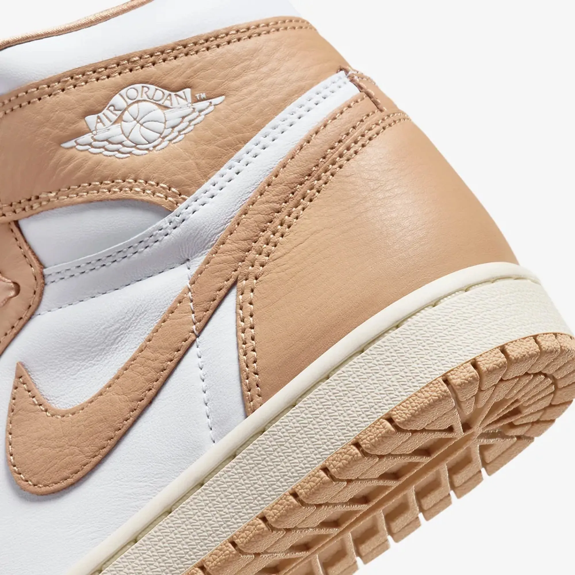 Jordan | WMN'S AIR JORDAN 1 RETRO HIGH OG  { PRALINE/WHITE-SAIL