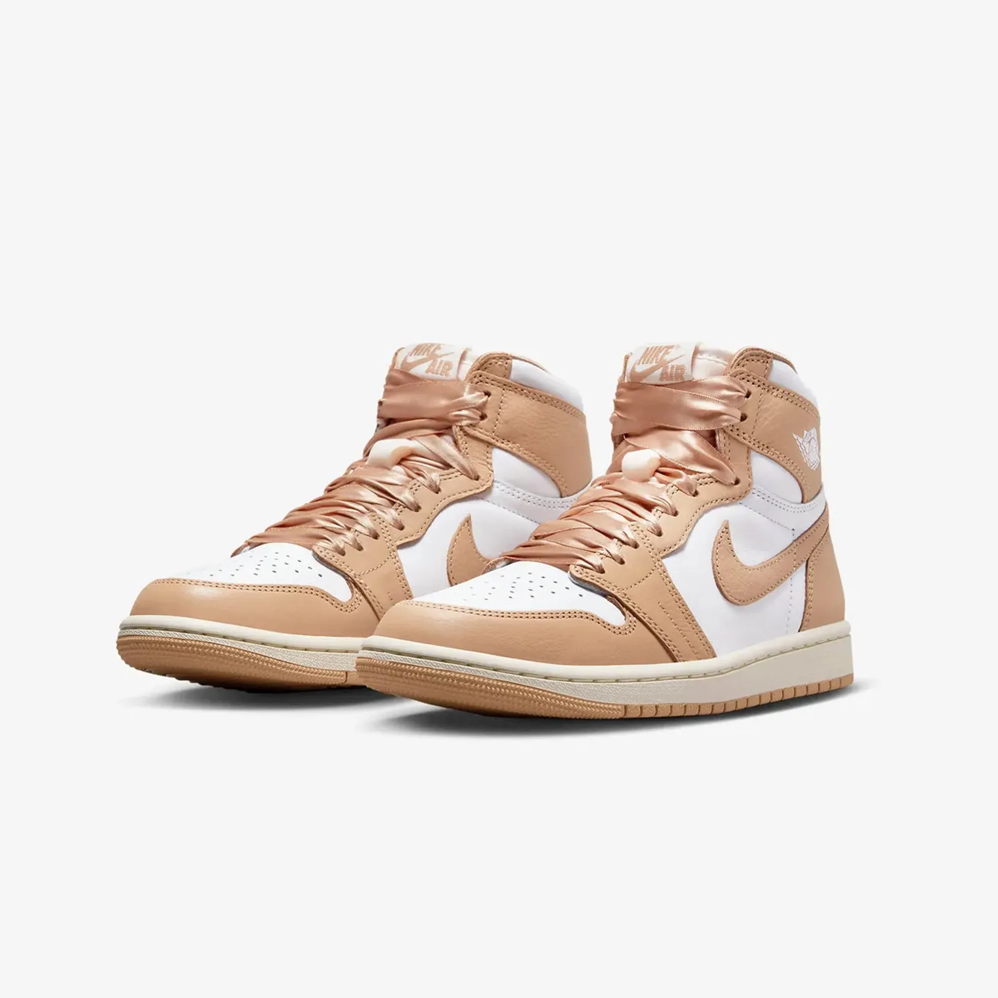 Jordan | WMN'S AIR JORDAN 1 RETRO HIGH OG  { PRALINE/WHITE-SAIL