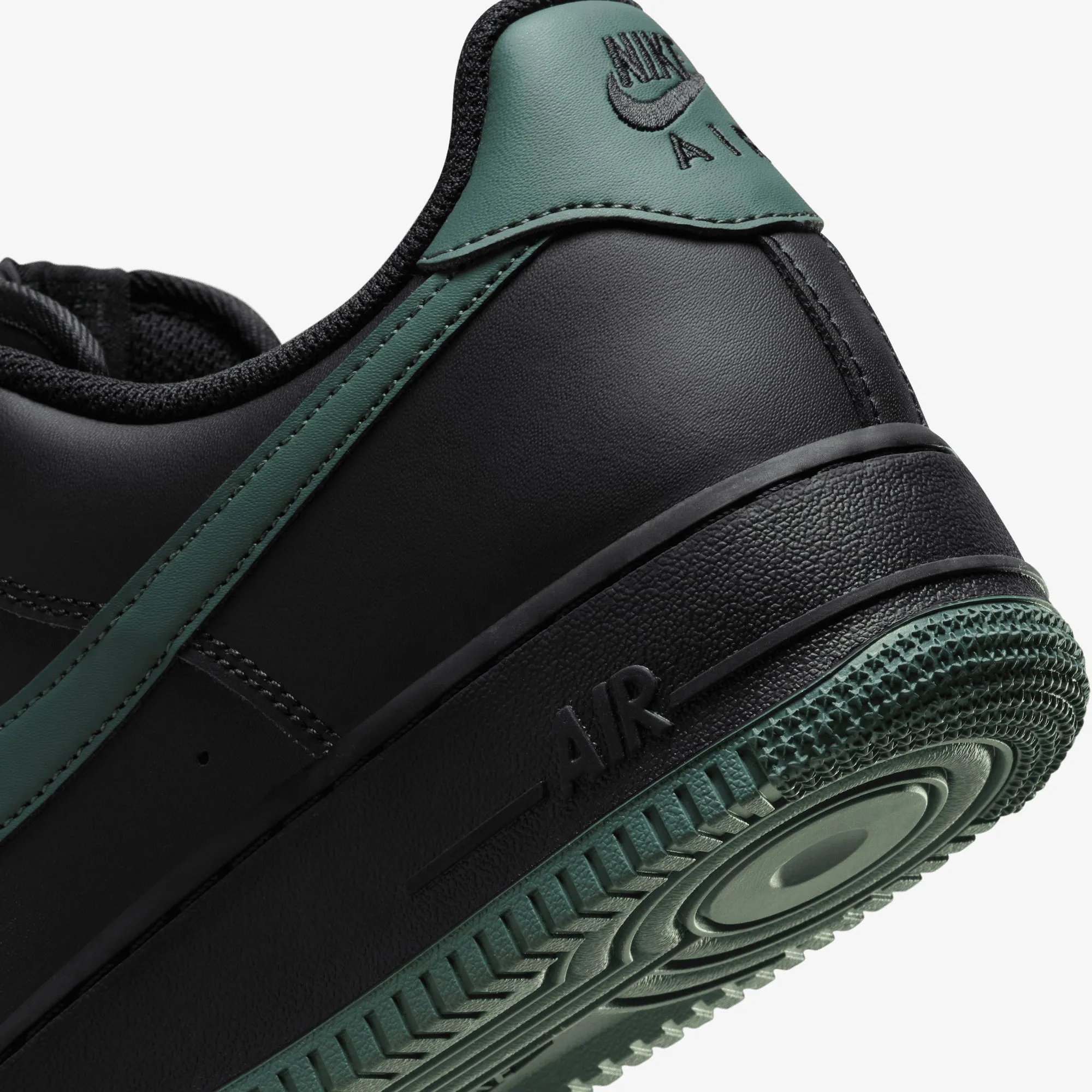 NIKE | AIR FORCE 1'07 { BLACK/VINTAGE GREEN