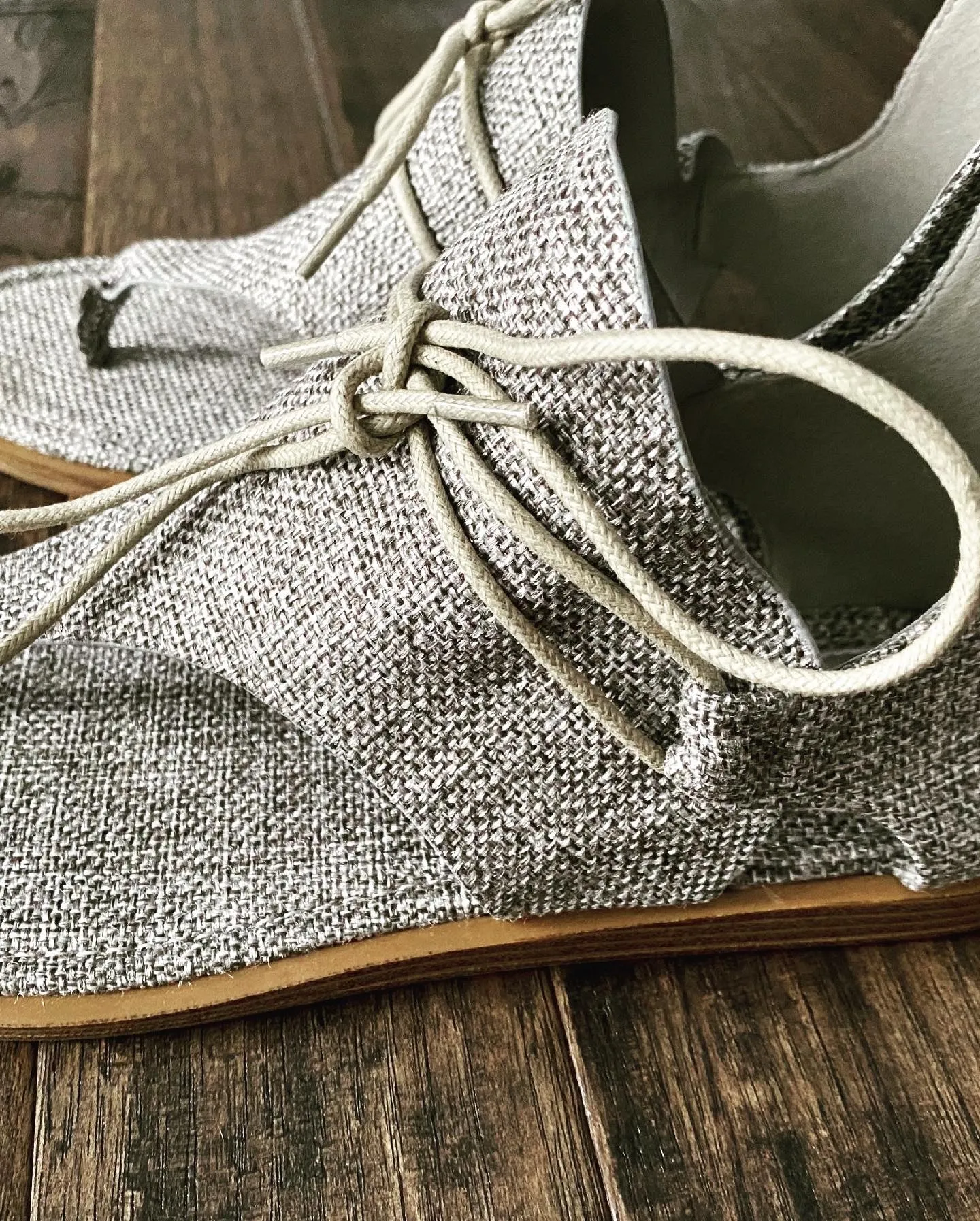 Tie up burlap sandal