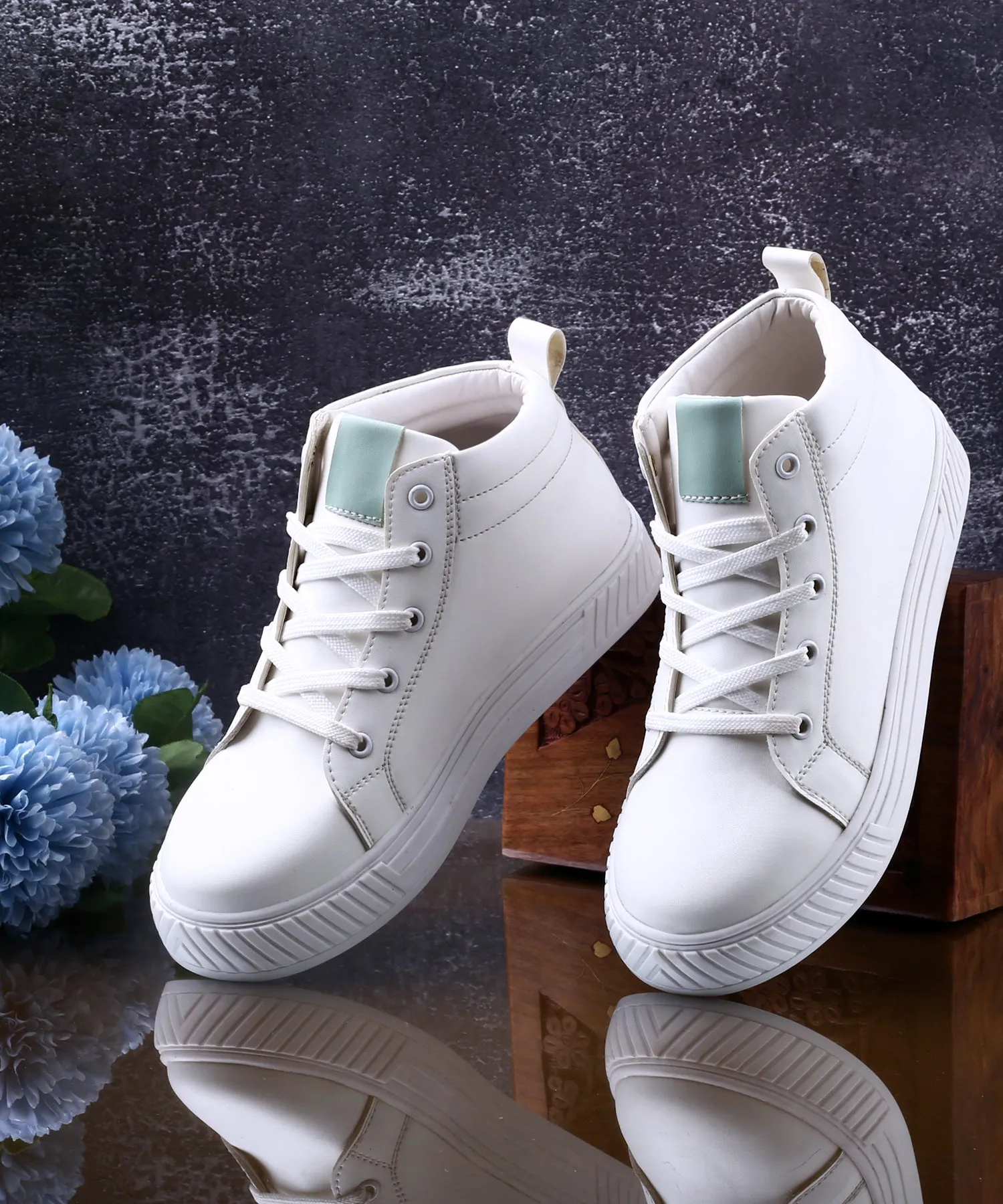 Women's New Stylish High-end Fashionable Sneakers